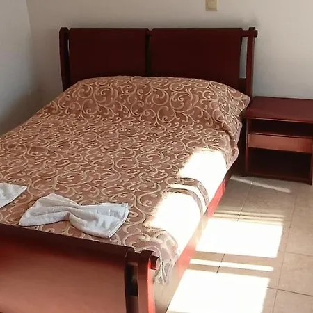 شقة Semina